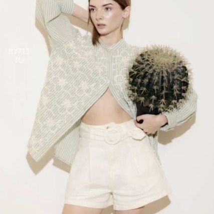 Short Andrea